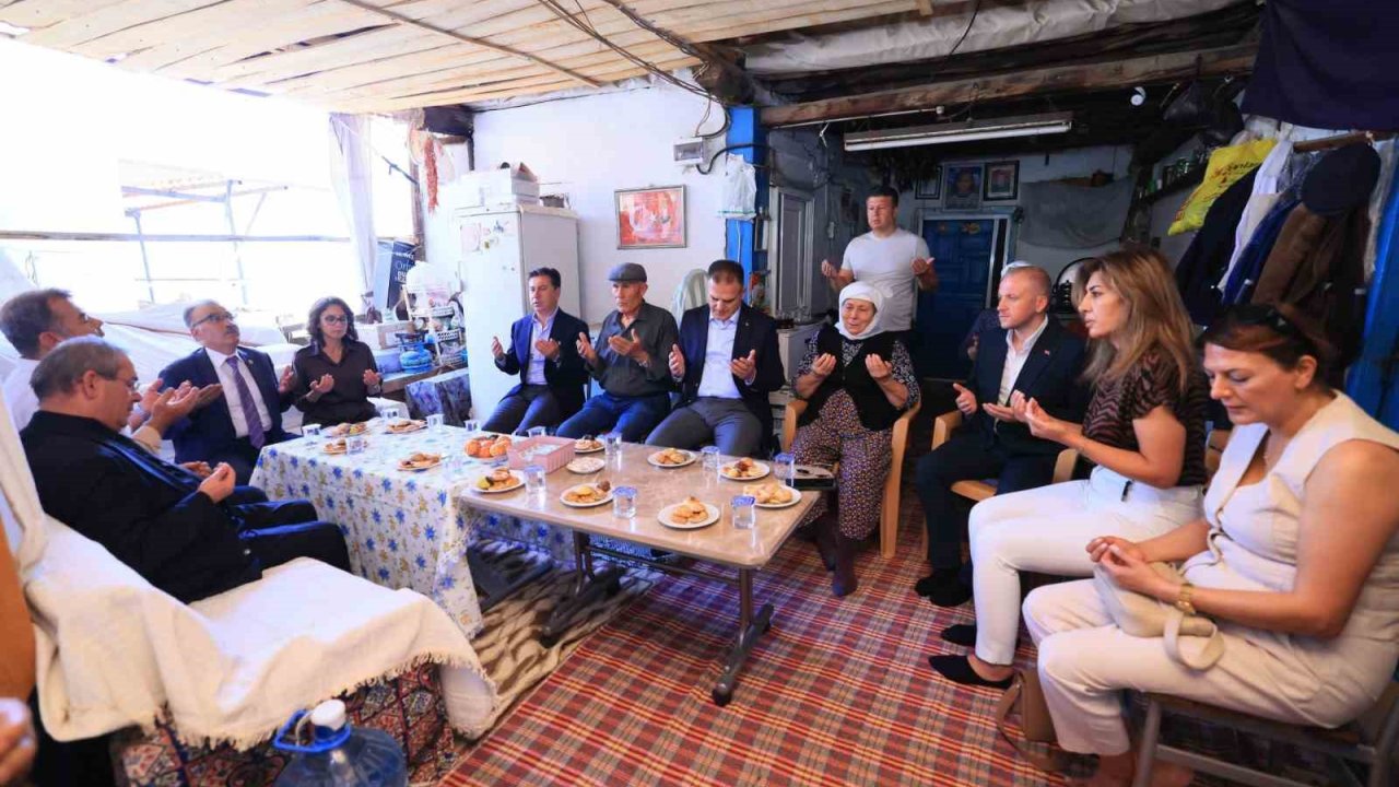 Vali Akbıyık Ve Başkanlar, Şehit Ailesini Ziyaret Etti