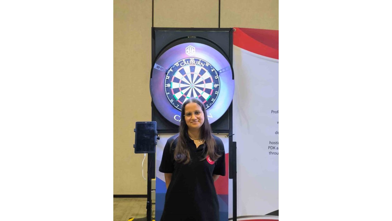 Denizlili Ayşegül Dart Dünya Şampiyonu Oldu
