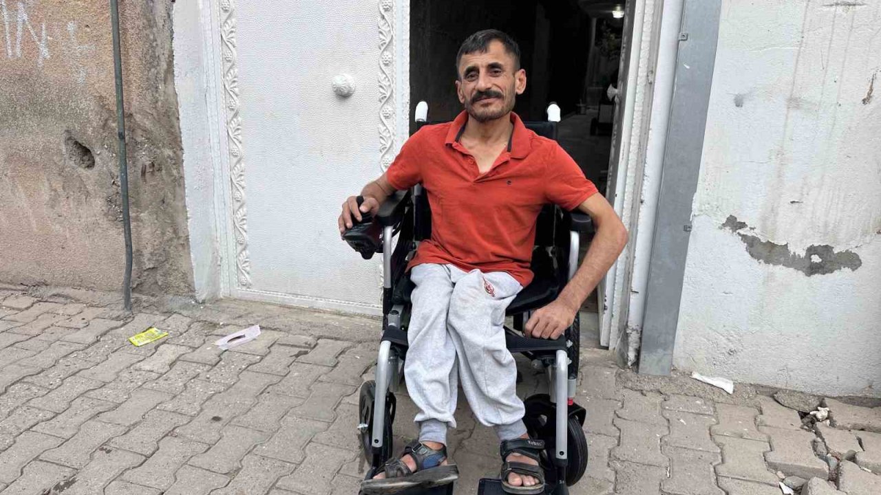 Cizre’de Ramazan’ın Tekerlekli Sandalye İhtiyacını Polis Memuru Karşıladı