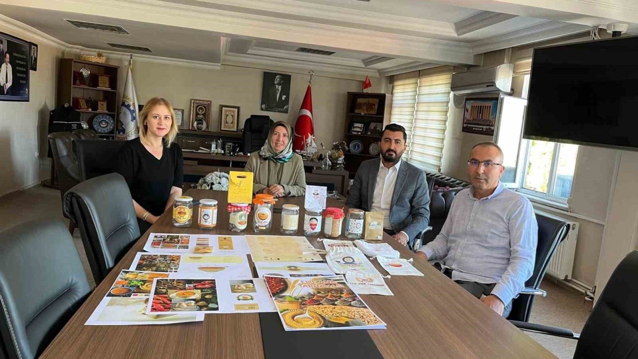 Gediz’de Eğitim Ve İş Dünyası Buluştu: Öğrenciler Kooperatife Tasarım Desteği Verdi