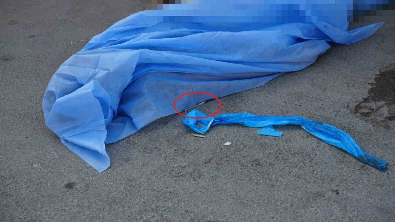 Sokak Ortasında Yanında Şırıngayla Ölü Bulundu