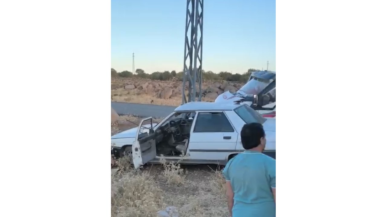 Siverek’te Otomobil İle Kamyonet Çarpıştı: 2 Yaralı