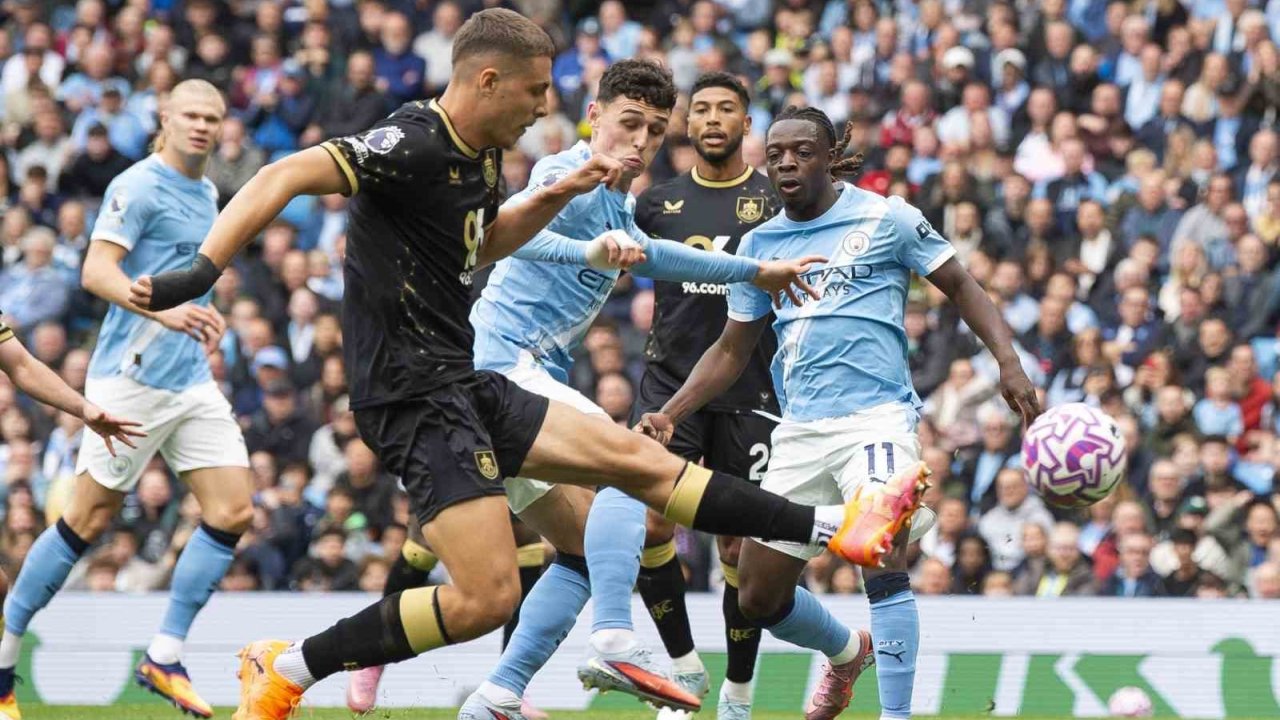 Manchester City, Burnley’i Farklı Geçti