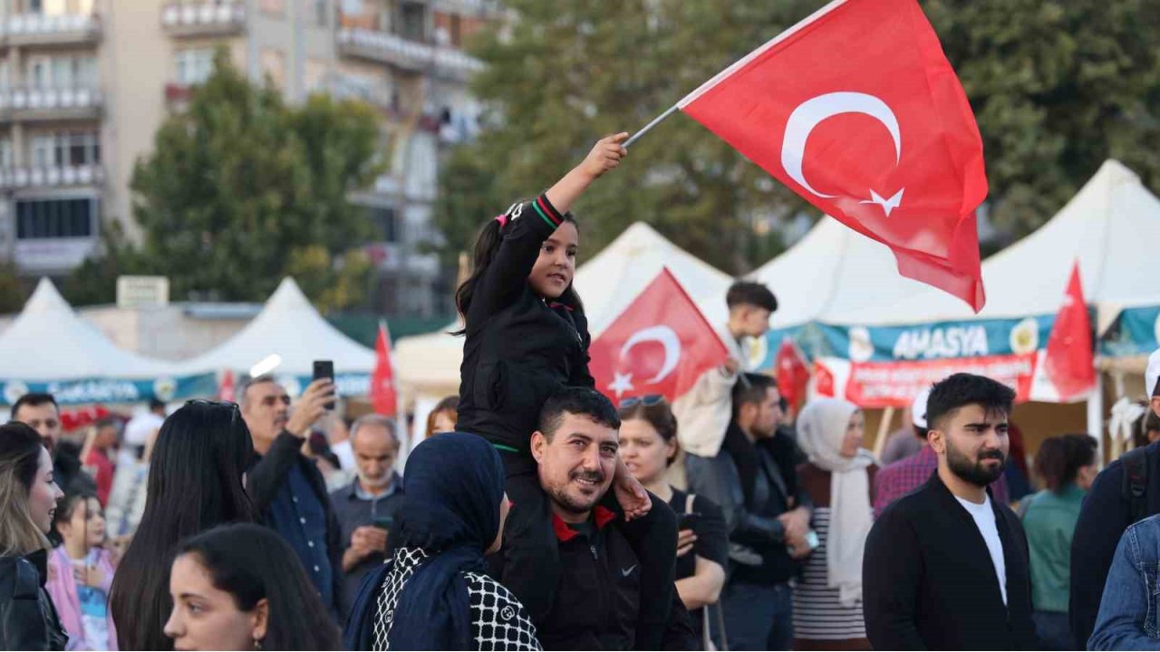 Bakan Bolat’tan Esnafa Müjde: 100 Milyon Lira Kredi Pazartesi Gönderilecek