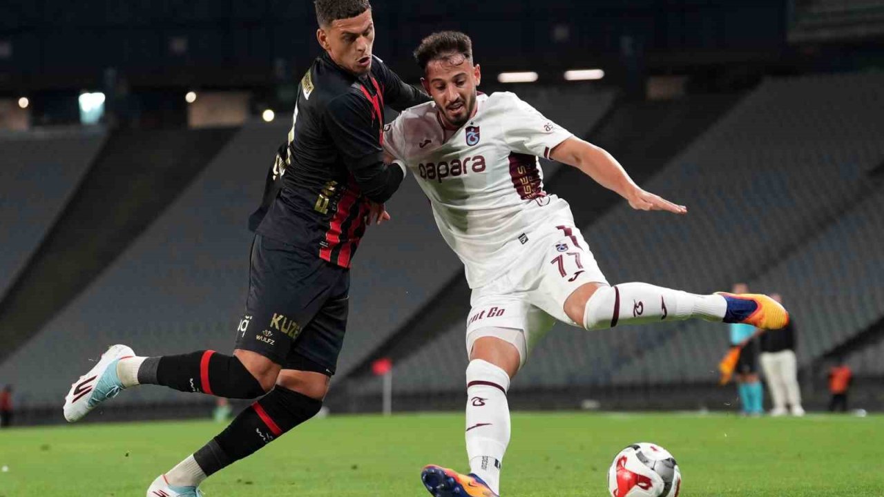 Trendyol Süper Lig: Fatih Karagümrük: 1 - Trabzonspor: 3 (İlk Yarı)