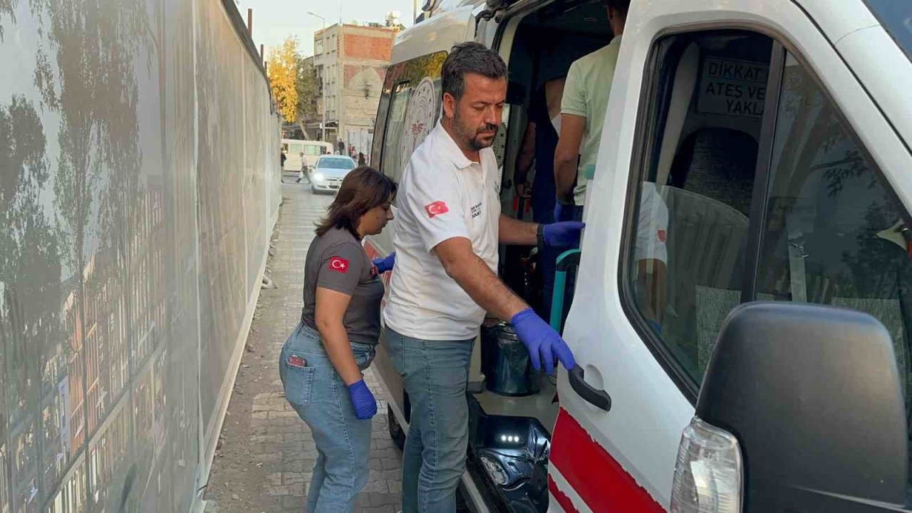 Adıyaman’da Sokak Ortasında Bıçaklı Saldırıya Uğrayan 2 Kişi Yaralandı