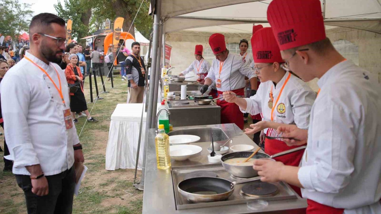 Edirne’de Genç Aşçılar Ekşili Köfte İçin Yarıştı