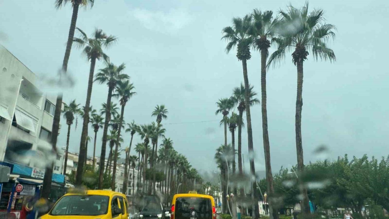 Marmaris’e Sonbaharın İlk Yağmuru Düştü