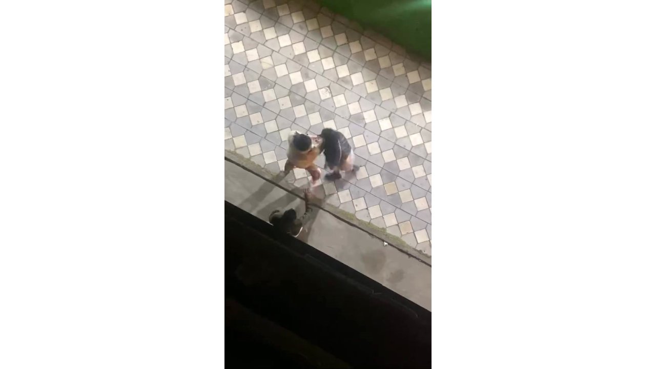 Kadınların Saç Başa Birbirine Girdiği Kavgası Kameraya Yansıdı
