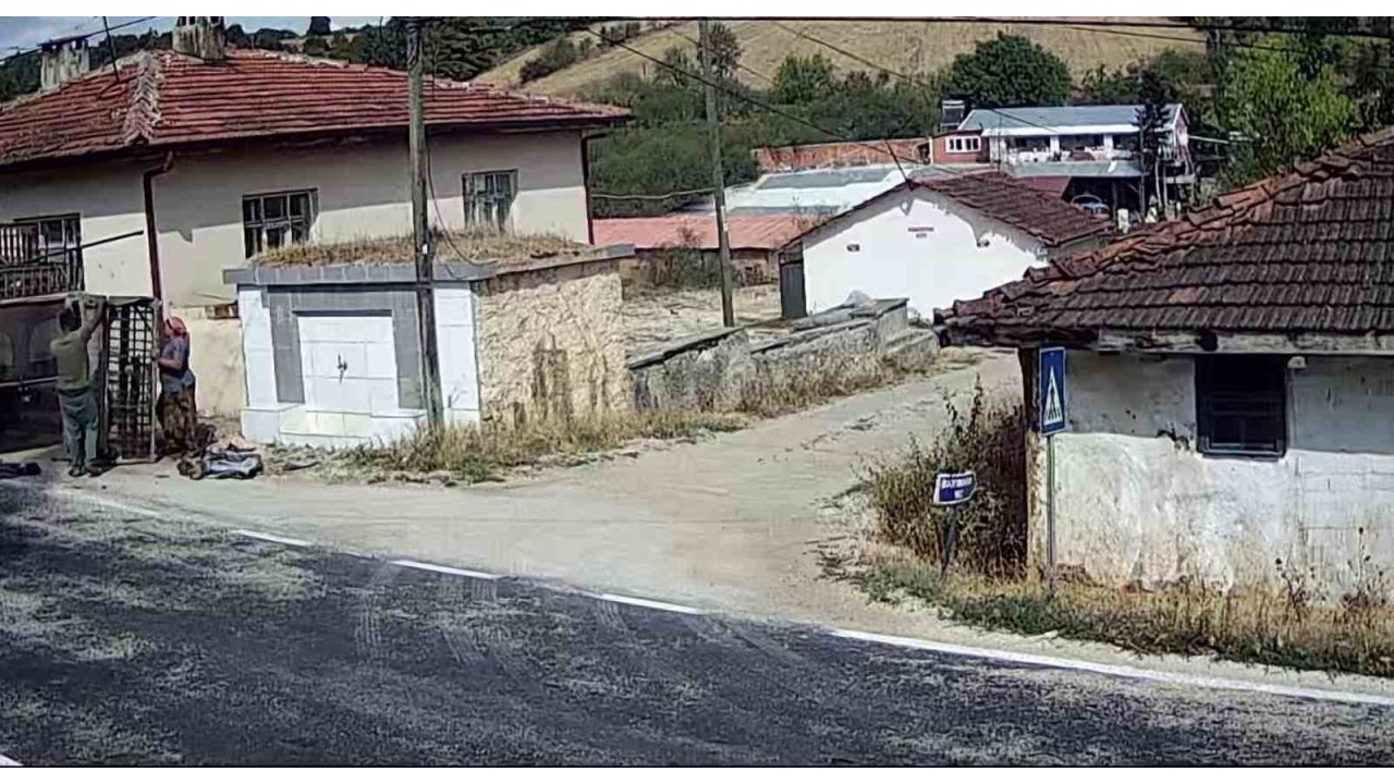 Hurdacılar Köy Meydanını Çöplüğe Çevirdi