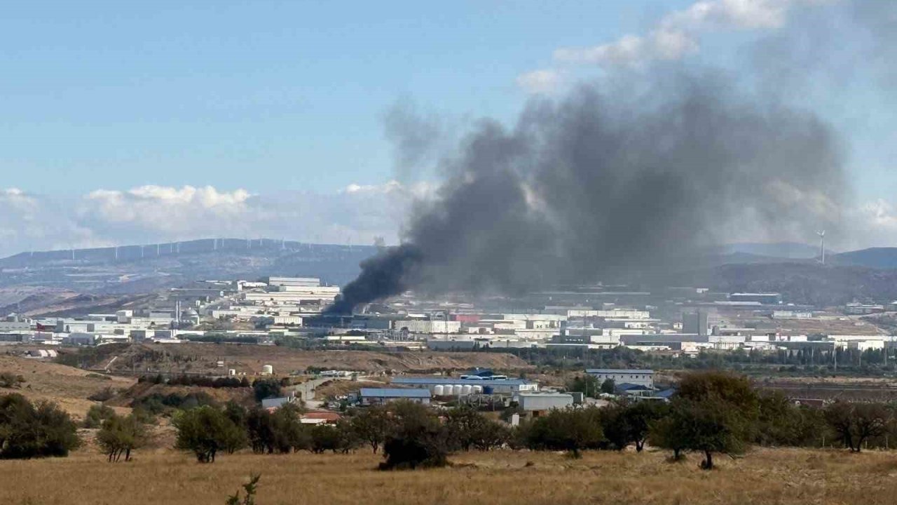 İzmir’de Fabrikada Korkutan Yangın