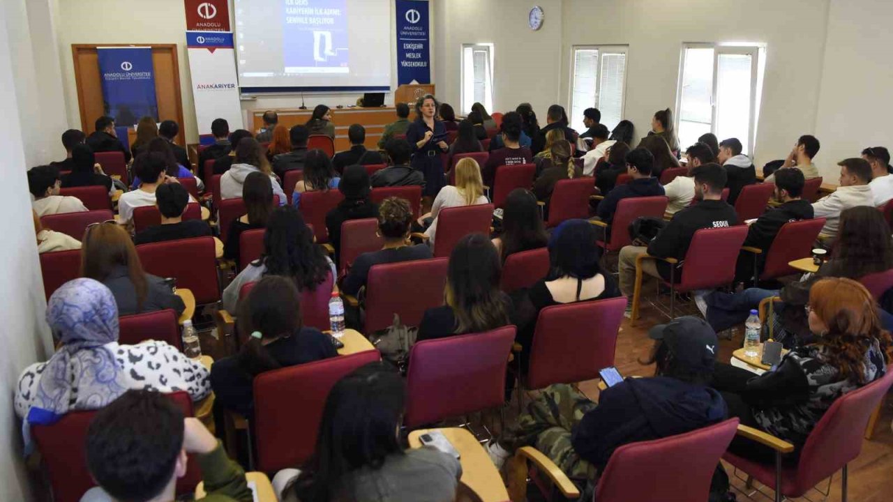 Anadolu Üniversitesi Emyo’da Öğrenciler Kariyer Yolculuklarına Hazırlandı