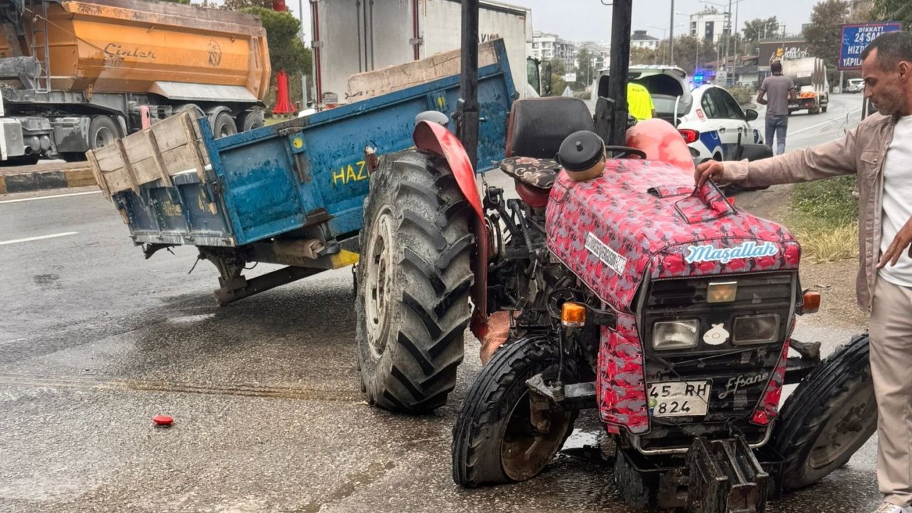 Manisa’da Tırla Çarpışan Traktörün Sürücüsü Hayatını Kaybetti