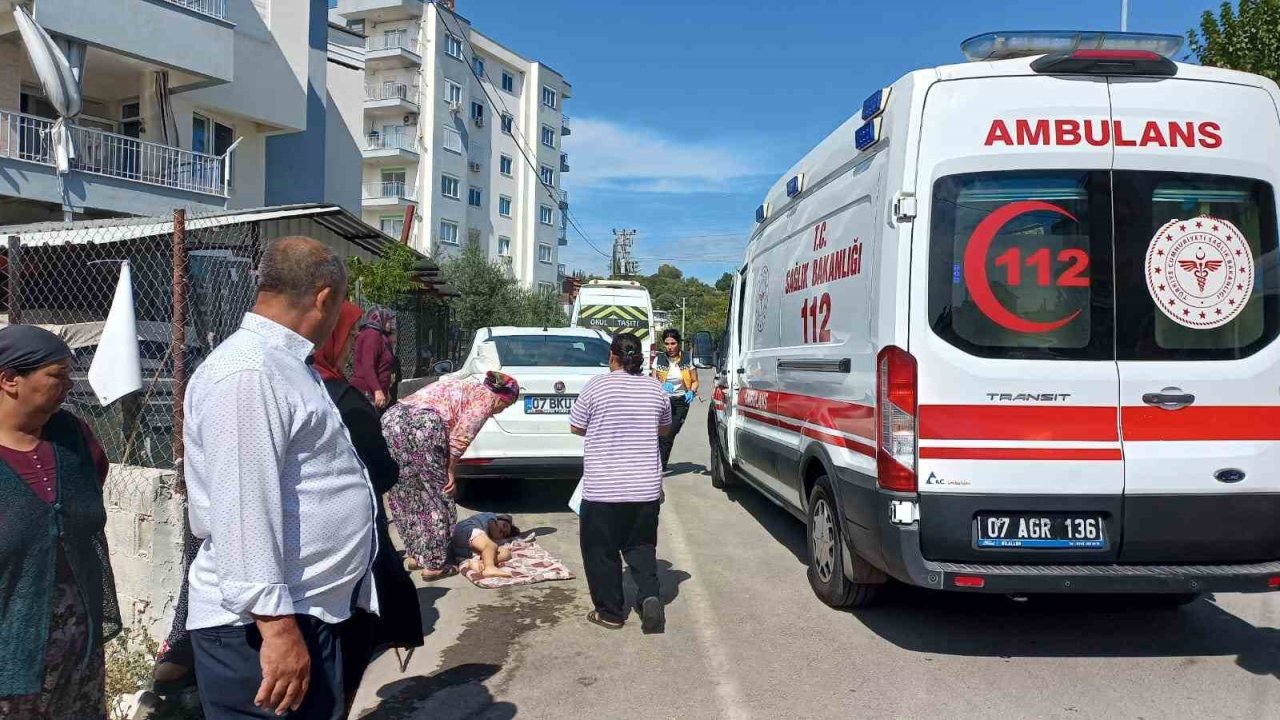 Öğrenci Servisi Altında Kalan Küçük Kız Ağır Yaralandı