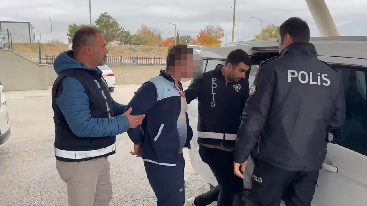 Tekirdağ’da Anne Ve Babasını Öldüren Sanığın Duruşması Ertelendi
