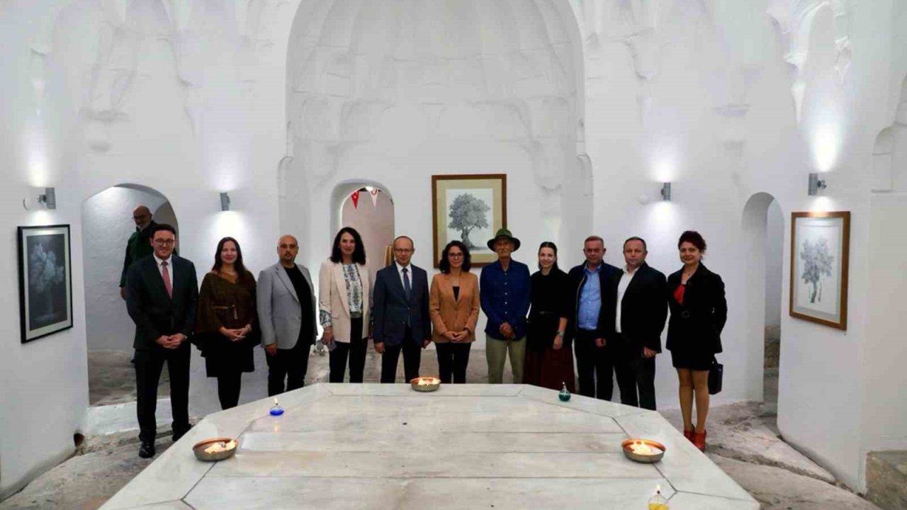 ‘Eylül Işığı’ Resim Sergisi Ney Ezgileriyle Açıldı