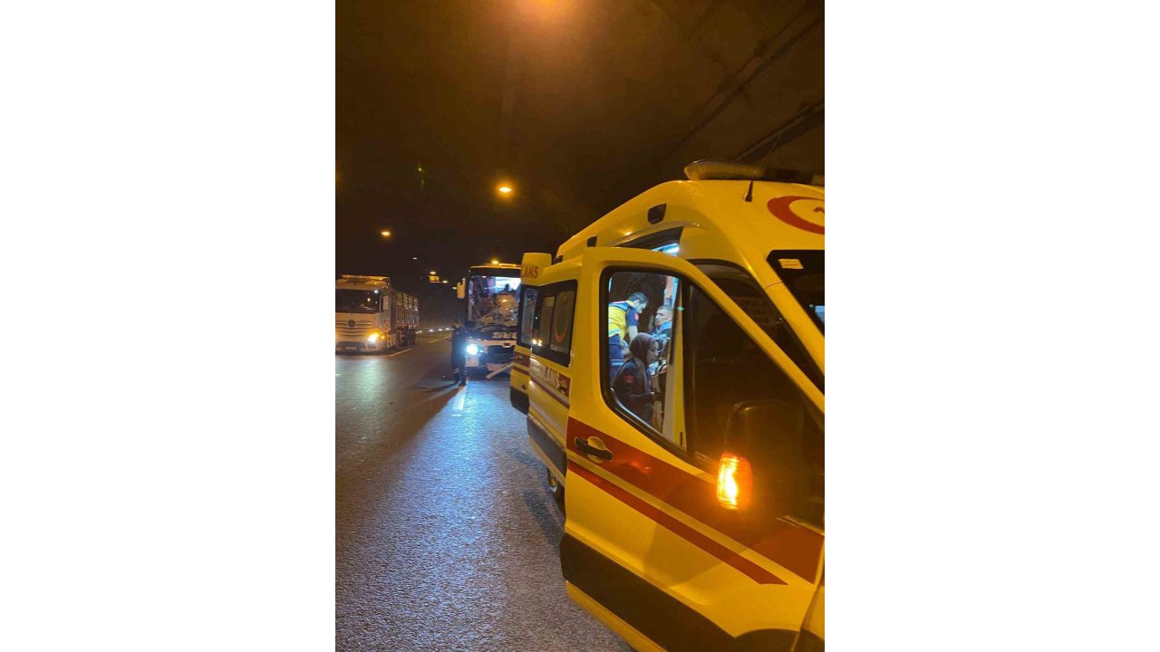 Osmaniye’de Yolcu Otobüsü Tıra Çarptı: 8 Kişi Yaralandı