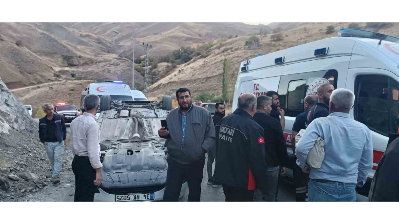 Hakkari’de Kontrolden Çıkan Otomobil Takla Attı: 3 Yaralı