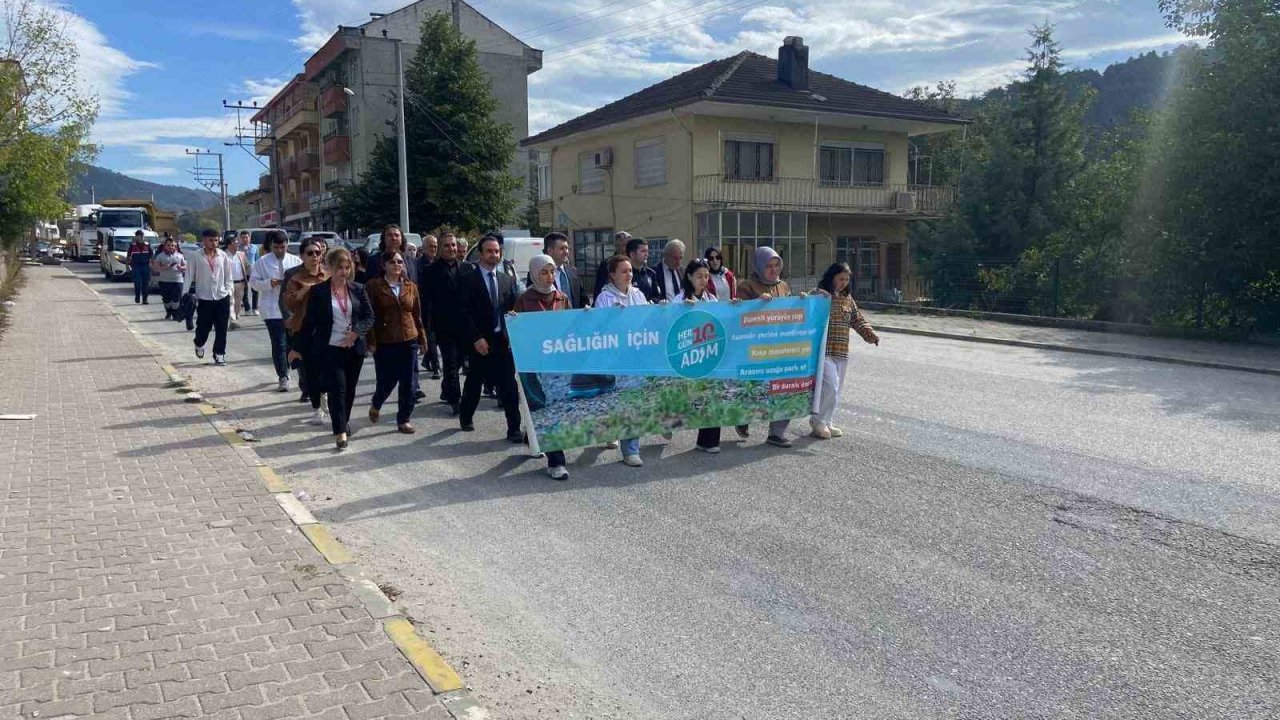 Yürüyerek Günlerini Kutladılar