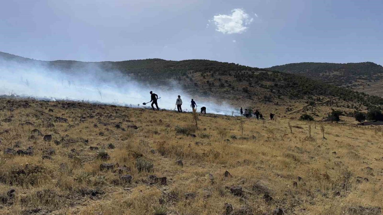 Karapınar’da Ot Yangını Ormana Sıçramadan Söndürüldü
