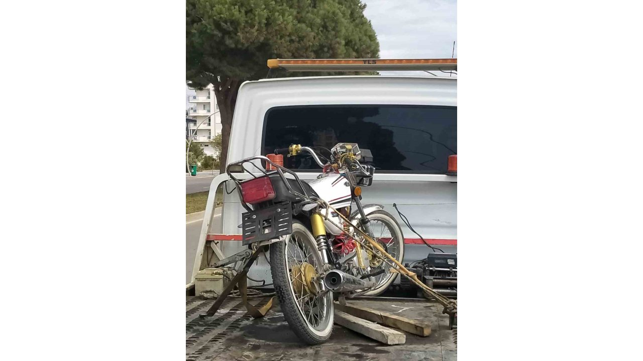 Ehliyetsiz Ve Plakasız Motosiklet Kullanan Sürücüye 52 Bin Tl Ceza