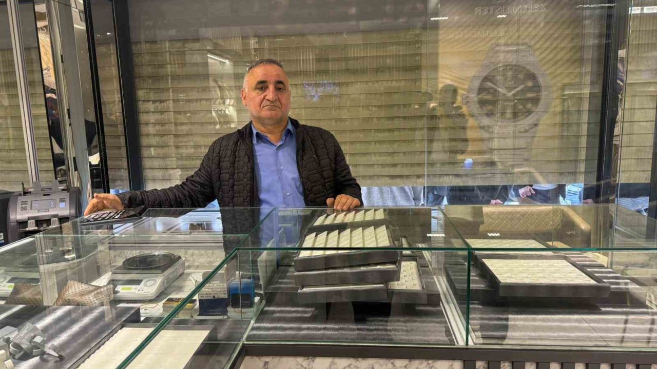 Bahçelievler’de Kuyumcu Soygunu: 1 Dakikada 3 Kilo Altını Çaldılar