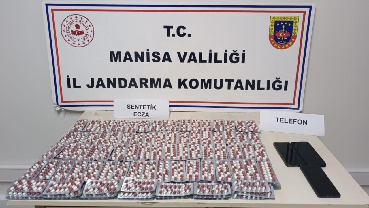 Jandarma Durdurdu, Binlerce Sentetik Hap Ele Geçirdi