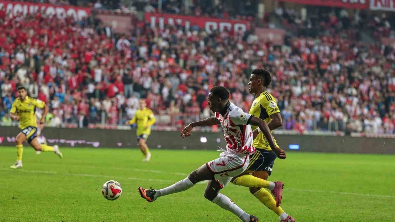 Trendyol Süper Lig: Samsunspor: 0 - Fenerbahçe: 0 (İlk Yarı)