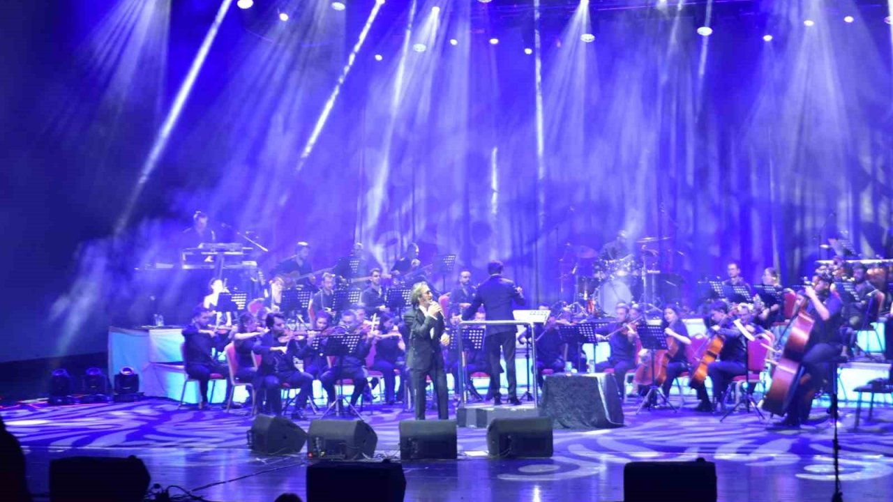 63. Uluslararası Bursa Festivali’nde Fettah Can Rüzgarı