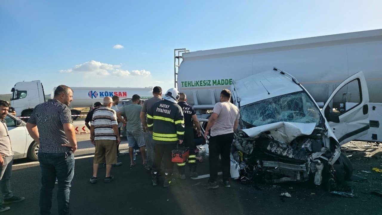 Tankerle, Hafif Ticari Araç Çarpıştı: 3 Yaralı