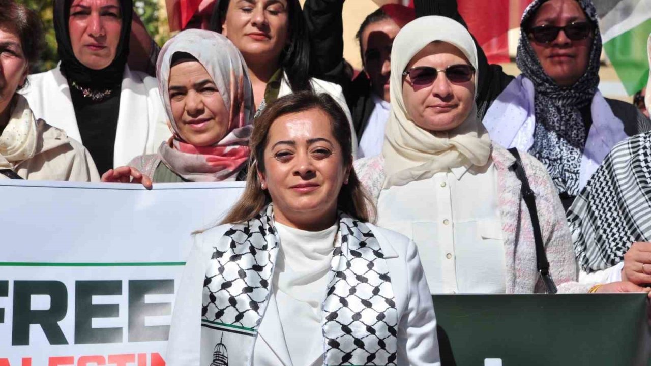 Kars’ta Ak Parti Kadın Kolları’ndan