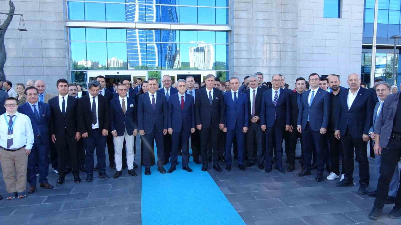 Anadolu Adliyesi’nde Veda Töreni: Başsavcı Zafer Koç Yargıtay Üyeliğine Uğurlandı