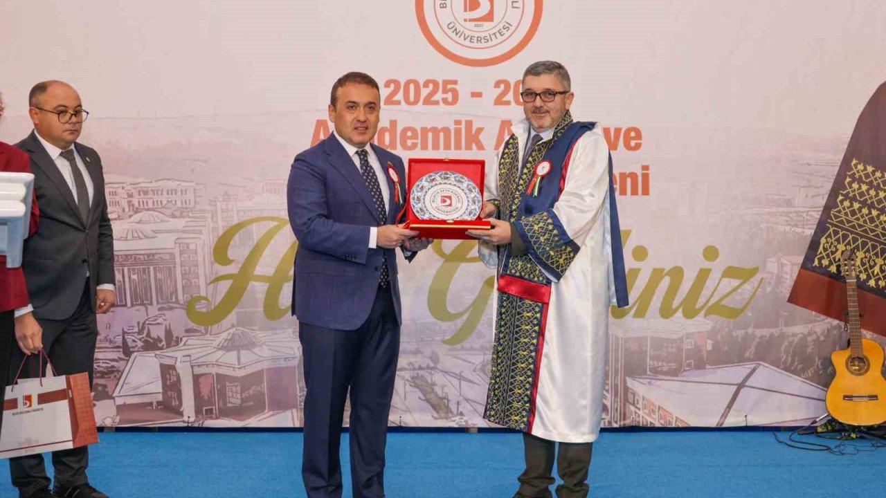 Bşeü’de Akademik Yıl Açılışı Ve Cübbe Giyme Töreni Düzenlendi