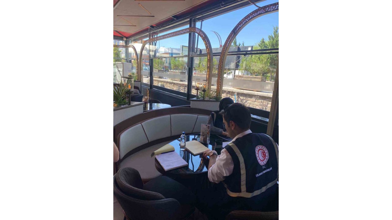 Ticaret Bakanlığı Aksaray’daki Fahiş Fiyatlı Su Satışına Karşı Harekete Geçti: Ülke Genelinde Kafe Denetimi Yapıldı