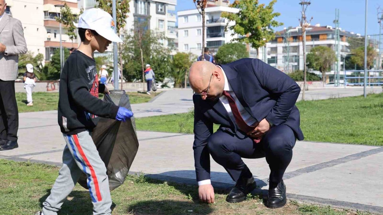 Başkan Türkel, Öğrencilerle Çöp Topladı
