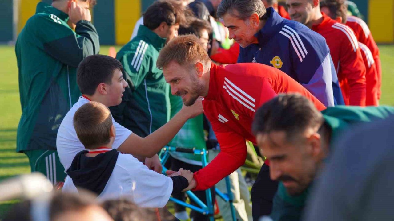 Engelleri Yeşil Sahada Aştılar