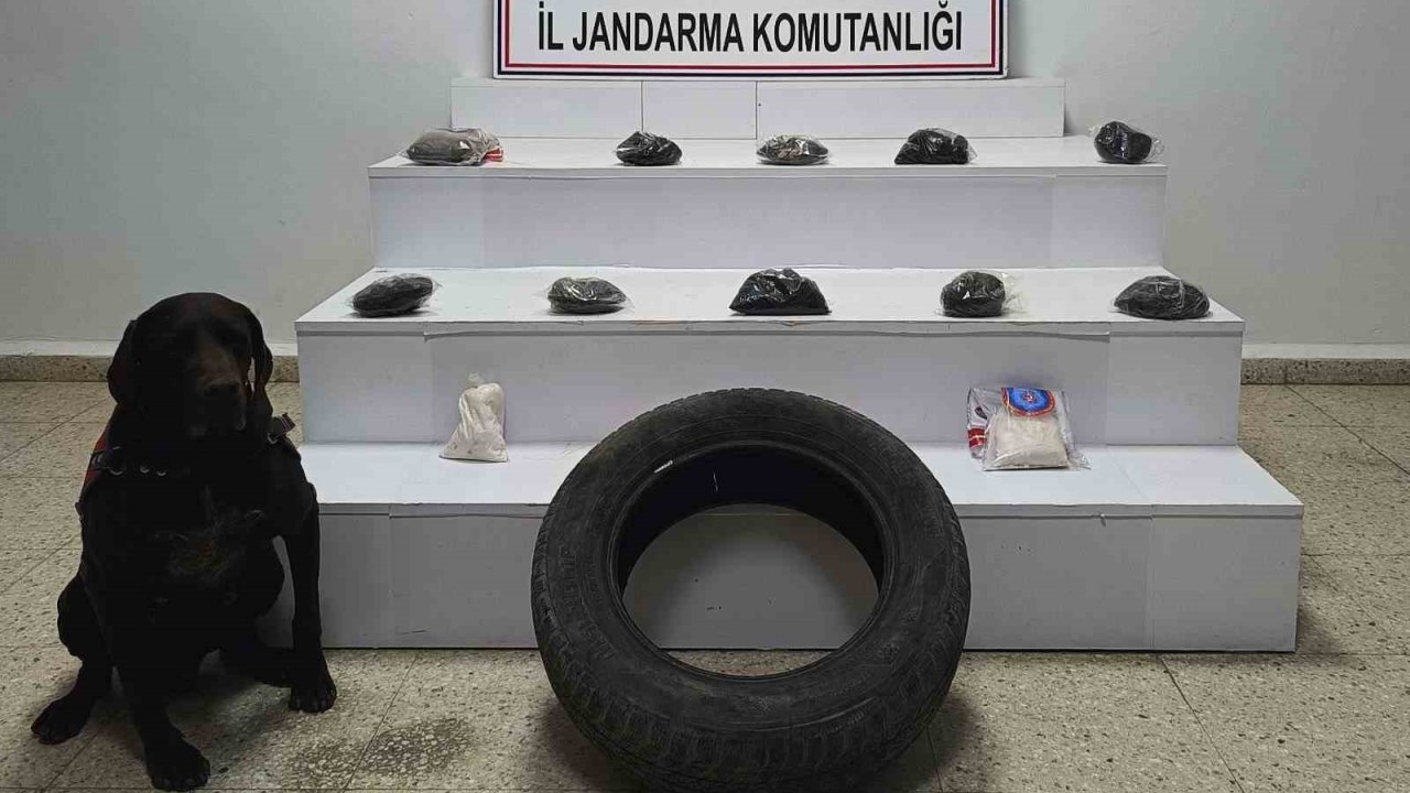 Van’da Otomobil Lastiğinde 6 Kilo Uyuşturucu Ele Geçirildi