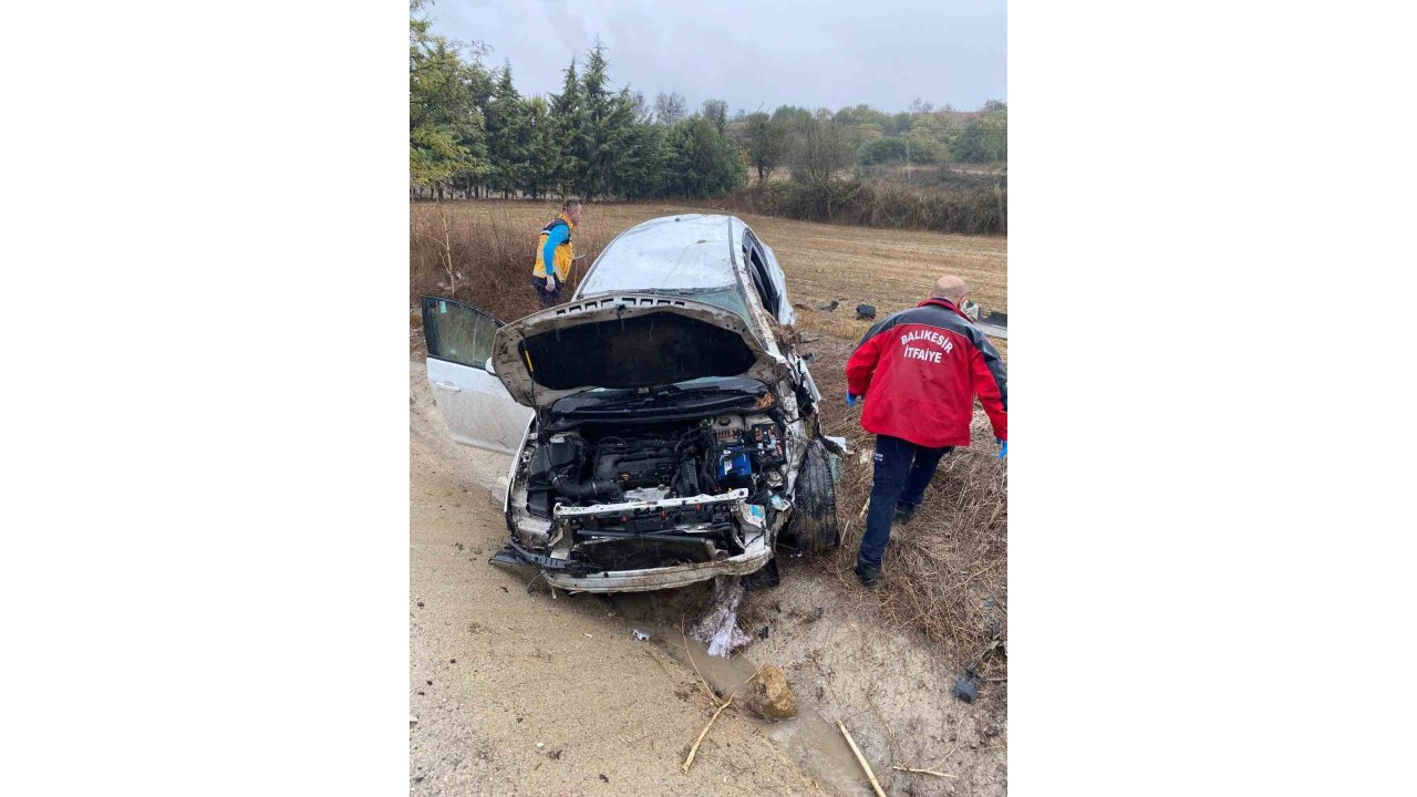 Balıkesir’de Trafik Kazası: 2 Yaralı