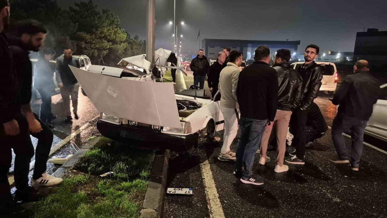 Kazada Fiat Tofaş Ortadan İkiye Ayrıldı: 1 Yaralı