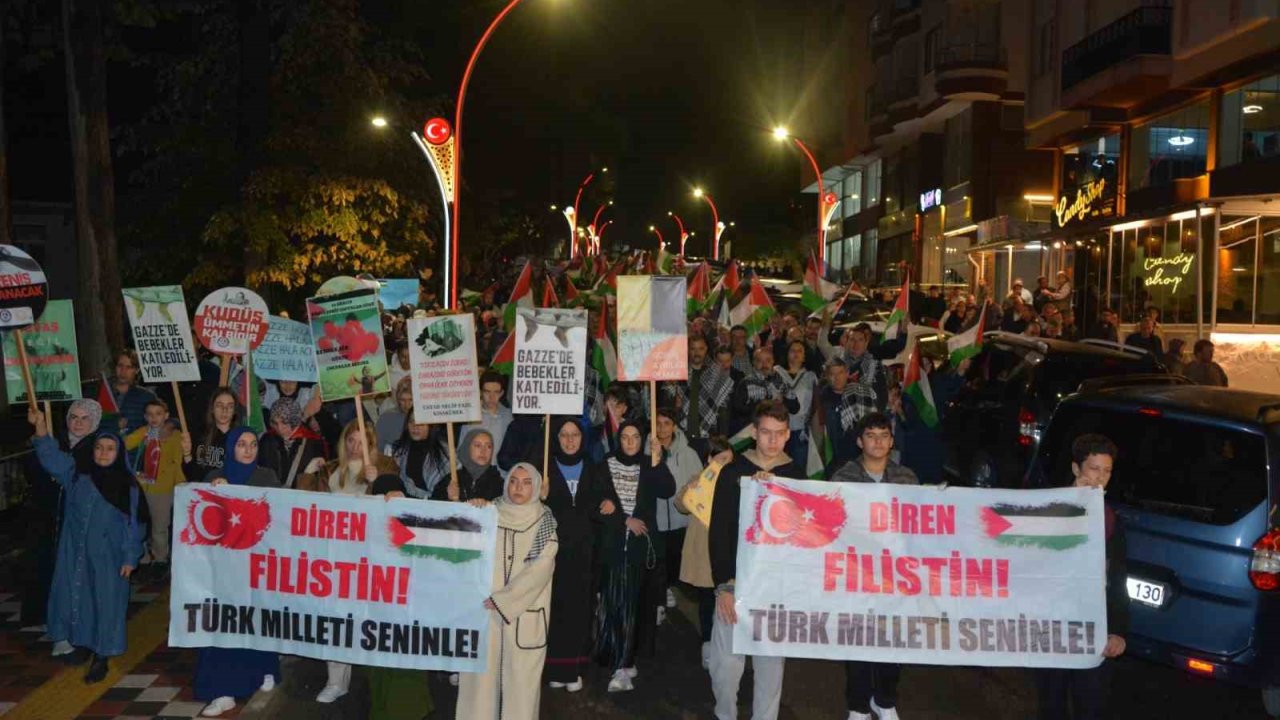 Demirci’de Binlerce Kişi Filistin’e Destek İçin Yürüdü