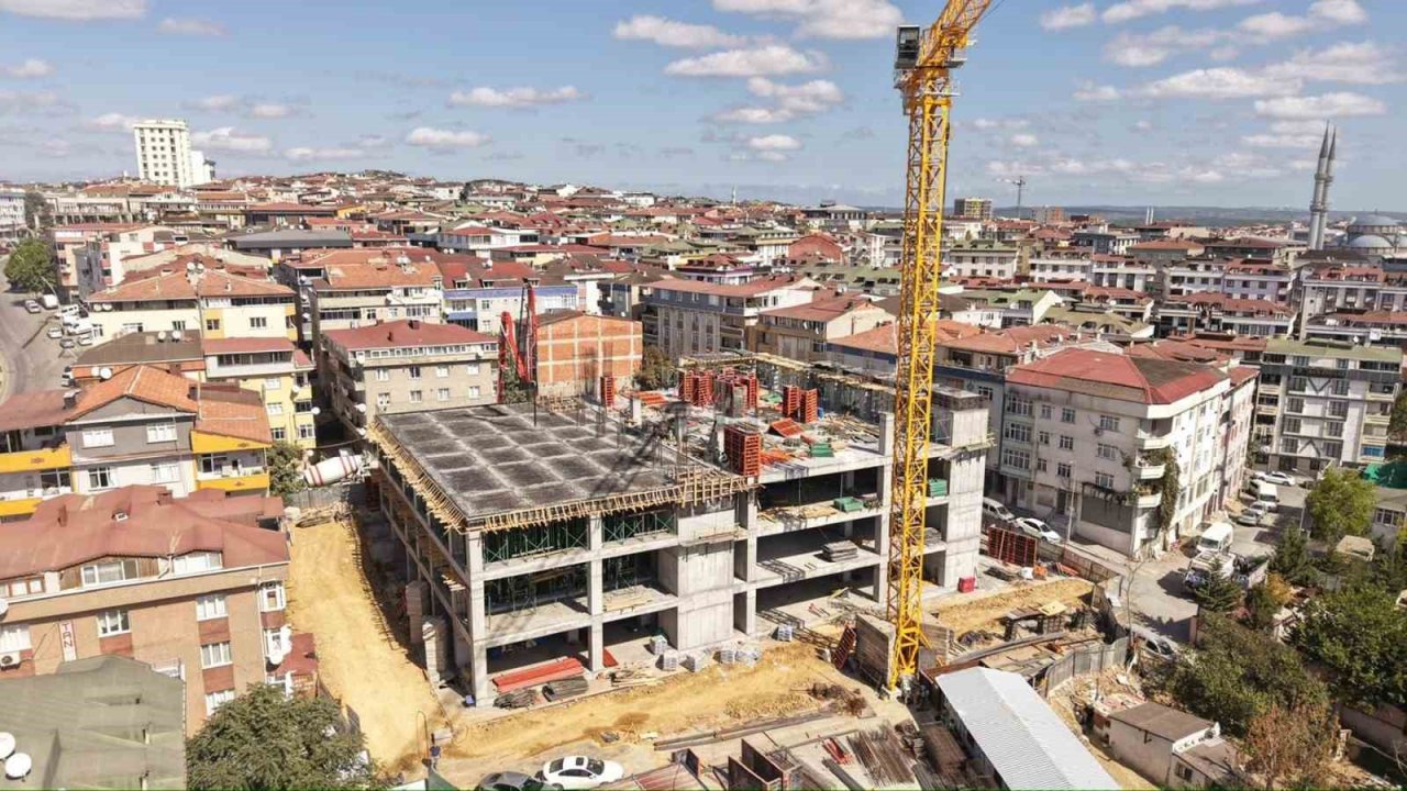 Sultangazi Yunus Emre Mahallesi’nde Gençlik Ve Spor Merkezi Hızla Yükseliyor