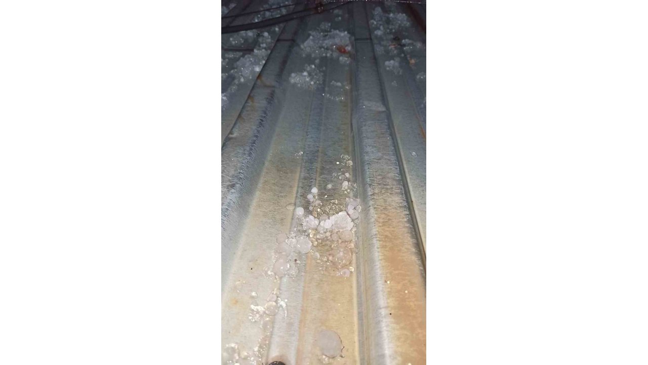 Manisa’da Ceviz Büyüklüğünde Dolu Yağdı