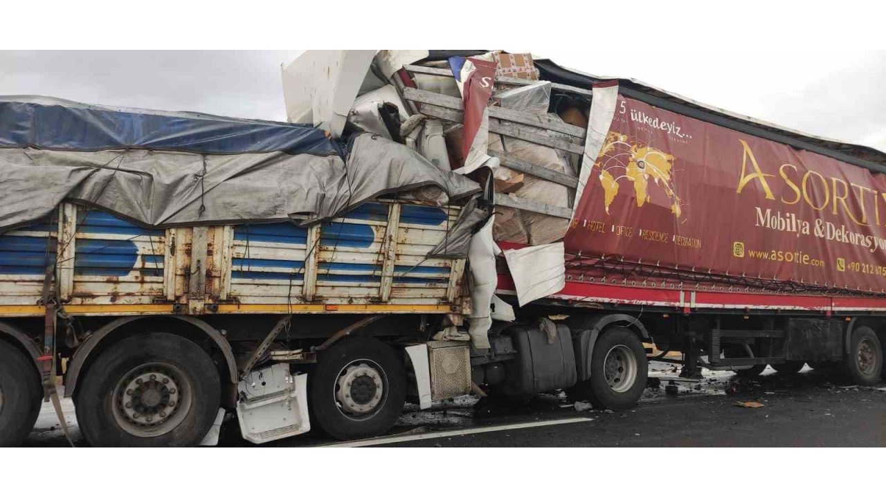 Ereğli’de 2 Tır Ve 1 Minibüsün Karıştığı Kazada 1 Ölü, 3 Yaralı