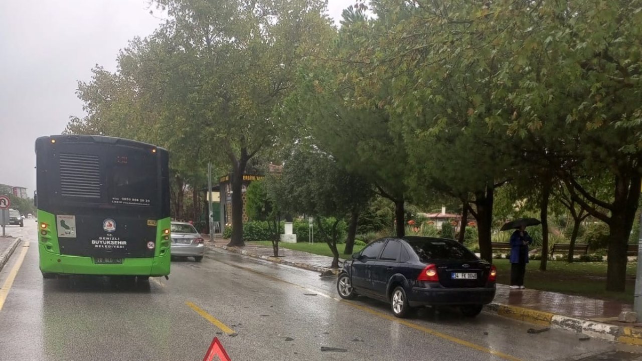 Halk Otobüslerinin Biri Bozuldu, Diğeri Kaza Yaptı