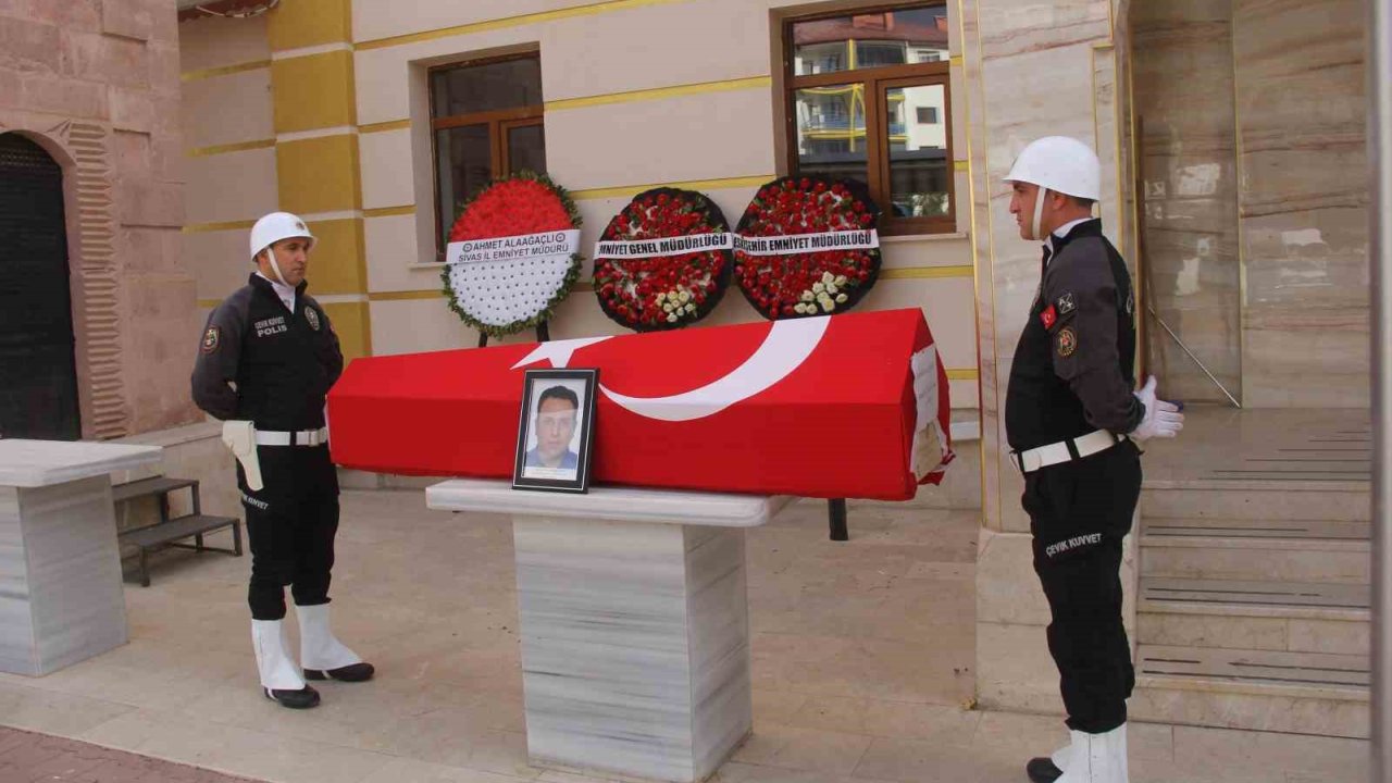 Kansere Yenik Düşen Polis Memuru, Sivas’ta Toprağa Verildi
