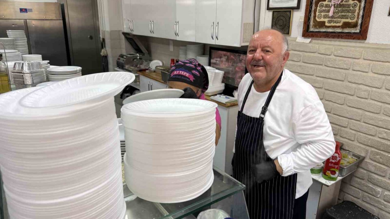 Gariban Pilavcısı ‘Haluk Baba’ Öğrencilerin Ve Dar Gelirlilerin Uğrak Noktası