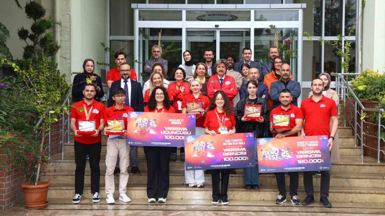Rektör Yılmaz’dan Teknofest Şampiyonlarına Özel Tebrik