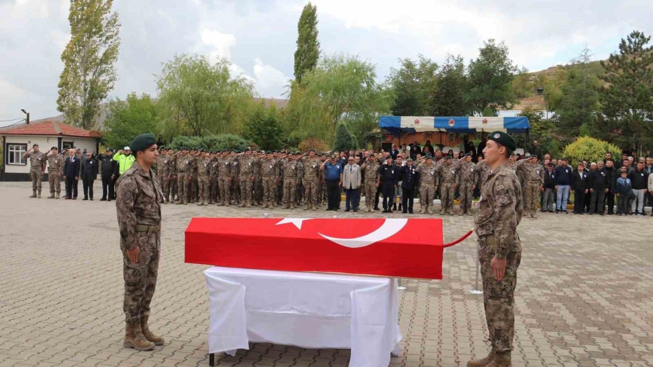 Hastalığı Nedeniyle Hayatını Kaybeden Polis Memuru Son Yolculuğuna Uğurlandı