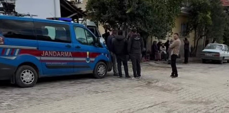 Anne Ve Kızı Sobadan Sızan Gazdan Zehirlenerek Öldü