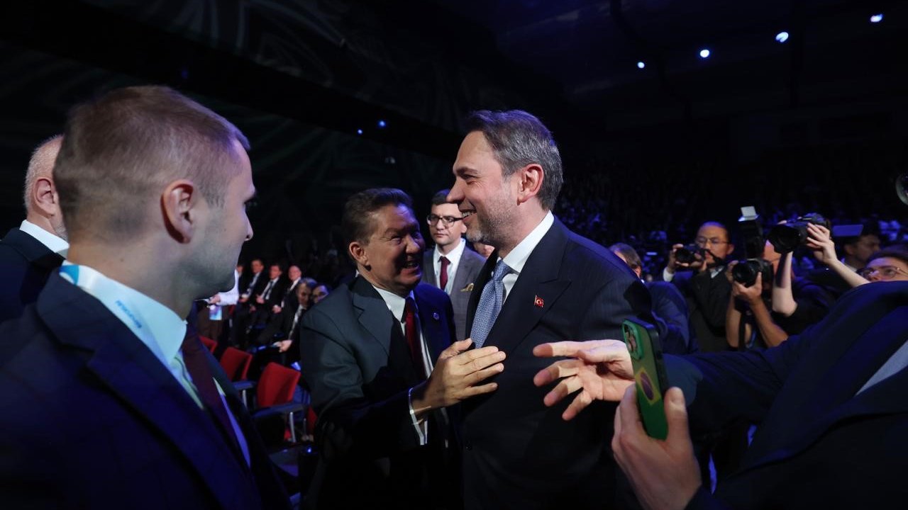 Bakan Bayraktar, Rusya’da Doğal Gaz Mesajı Verdi